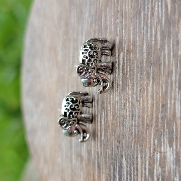 Scrolled Elephant Stud Earrings, unisex - Picture 4 of 8